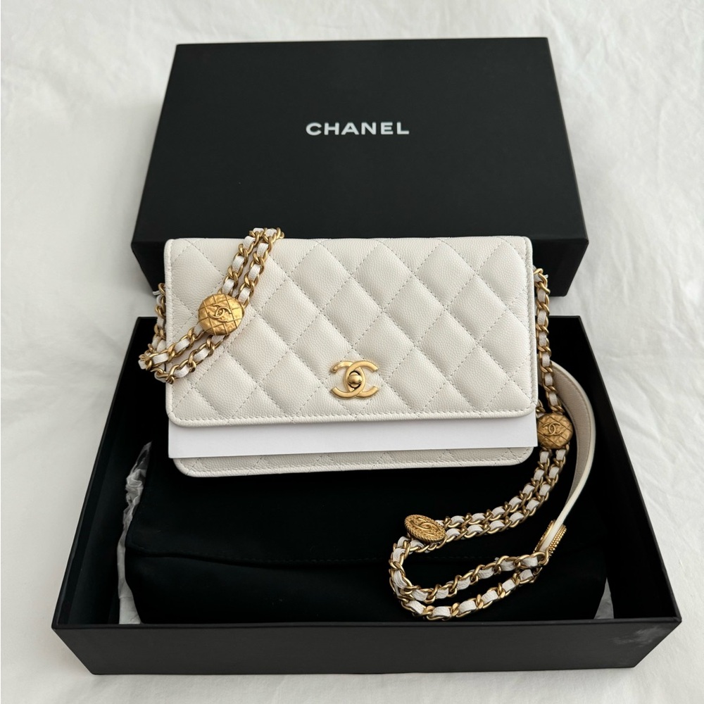 Rare CHANEL Caviar Quilted Twist Your Buttons Wallet On Chain WOC in White